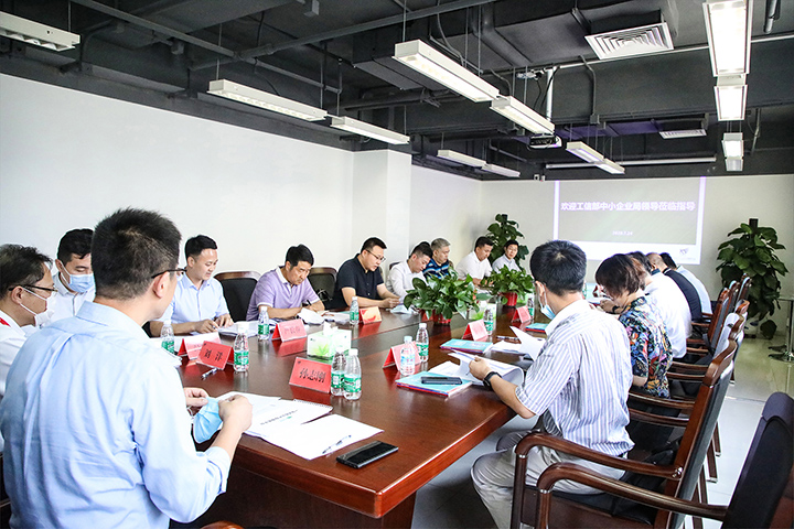 座谈会 xiao.jpg